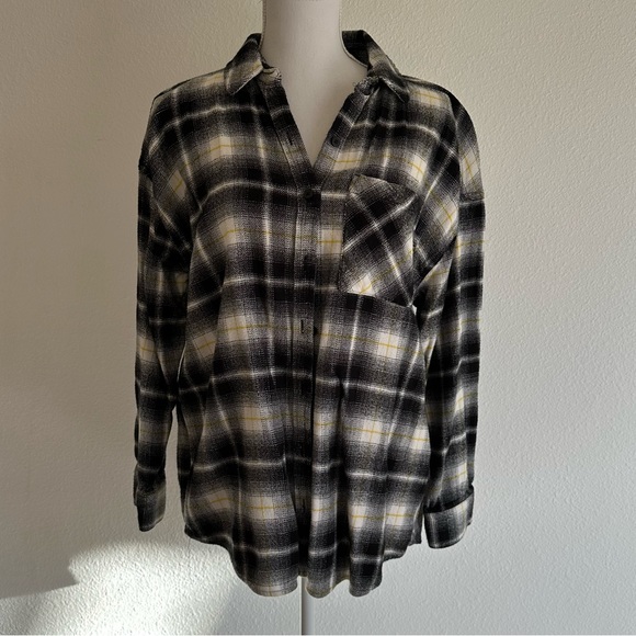 B.P. Button down flannel - Picture 2 of 4